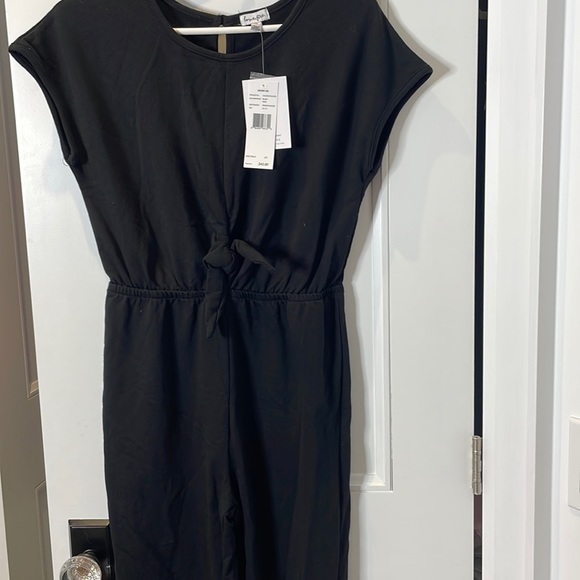 Cute jumpsuit for girls!  NWT size 12/lg. originally purchased at the Bay - Picture 1 of 6